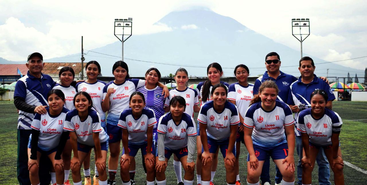 Equipo de fútbol femenino del colegio